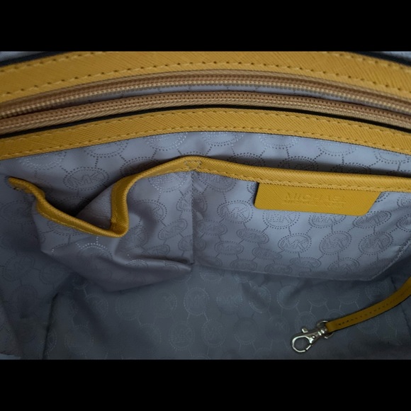 Authentic Michael Kors Handbag - Picture 10 of 10